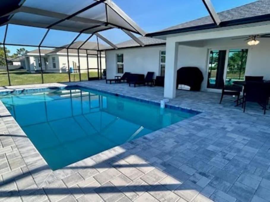 New With Heated Saltwater Pool! Ideal For 2 Families! Villa Cape Coral Eksteriør billede